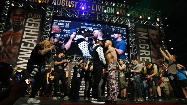 'Mayweather Jr. Tak Boleh Buat Pamor Tinju Jatuh' Carl Froch menegaskan Floyd Mayweather Jr. harus memandang serius laga ini dan tak boleh membiarkan pamor dunia tinju jatuh.