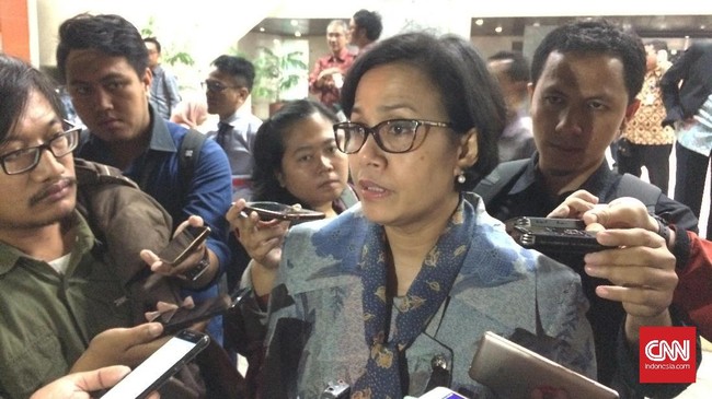 Libur panjang dinilai membuat mesin produksi industri sempat terhenti dan membuat serapan bahan baku, modal, dan konsumsi dari impor sedikit menurun.