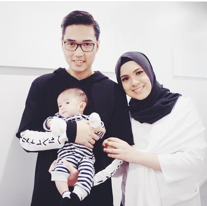 Pasangan selebriti Nycta Gina dan Rizky Kinos adalah salah satu yang berjuang mendapat foto keluarga keren setelah anaknya, Panutan Adya Semesta Trinikta, lahir. (Foto: Instagram @missnyctagina)