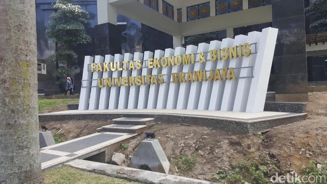Universitas Brawijaya Malang meraih gelar juara umum tiga kali berturut-turut di ajang Pekan Ilmiah Mahasiswa Nasonal (Pimnas).