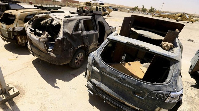 Serangan bom mobil dari ISIS menargetkan orang-orang Suriah. Sedikitnya 18 orang tewas, termasuk pasukan keamanan Asayesh Kurdi.