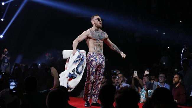 Conor McGregor langsung menepis keraguan Mike Tyson terhadap kemampuannya menghadapi Floyd Mayweather Jr. dalam duel 26 Agustus mendatang.