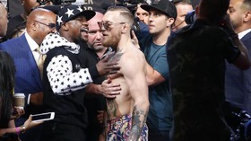 Menang atas Mayweather, McGregor Bisa Jadi Bintang Tinju