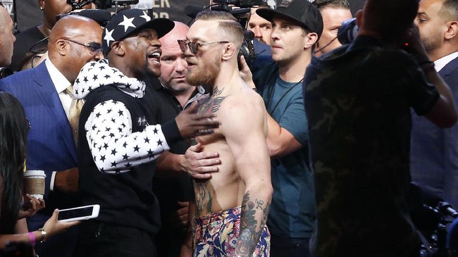 Jorge Masdival menilai satu-satunya kesempatan Conor McGregor untuk menang adalah bila Floyd Mayweather Jr. tak serius bertarung.