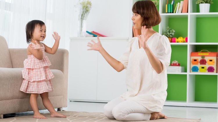 Kebersihan Lingkungan Juga Pengaruhi Tumbuh Kembang Anak Lho Bukan cuma kombinasi nutrisi dan stimulasi, tumbuh kembang anak juga dipengaruhi kebersihan lingkungannya lho, Bun.