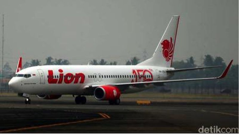 212 turis asal China berhasil didaratkan di Bandara Internasional Hang Nadim, Batam.