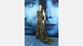 Klasik, Rose Leslie Pakai Gaun Pengantin Vintage Elie Saab