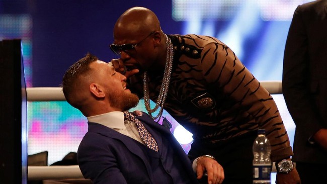 Paulie Malignaggi menegaskan bahwa Conor McGregor memiliki pukulan yang keras dan bisa membahayakan Floyd Mayweather Jr.