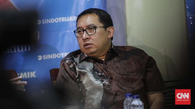 Wakil Ketua DPR Fadli Zon mengatakan saat ini tak ada keadaan genting yang memaksa pemerintah akhirnya mengeluarkan Perppu Ormas.