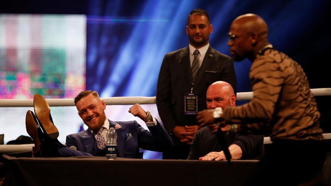 Mike Tyson mengaku menyukai karakter yang ditunjukkan oleh Conor McGregor dalam sesi konferensi pers menghadapi Floyd Mayweather Jr.