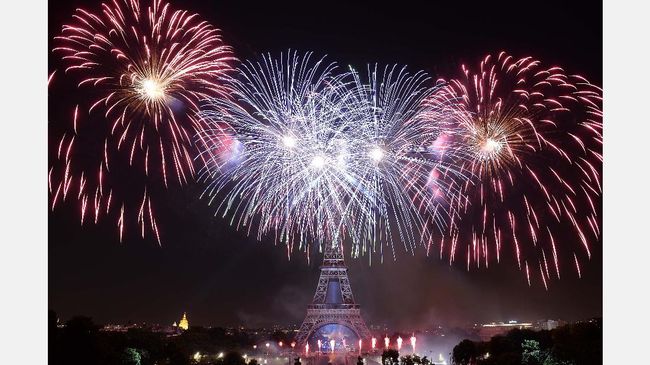 Disertai sertifikat dan dikemas menarik, bola lampu Menara Eiffel bisa menjadi kado Valentine yang romantis bagi pasangan.