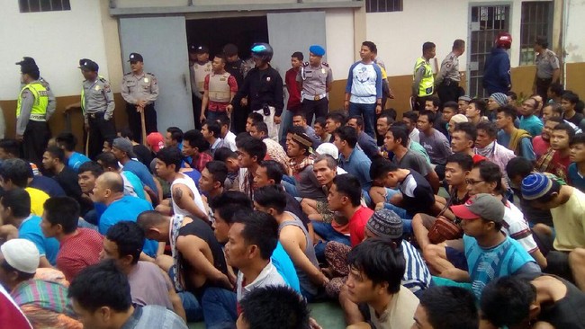 Komisi III menyebut frasa rekreasional dalam Pasal 7 RUU Pemasyarakatan adalah kegiatan bersifat rekreasi di dalam lapas, bukan pelesiran di luar penjara.