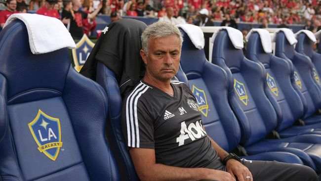 Meme Lucu Mourinho Jadi Pelatih Tottenham Hotspur Sejumlah meme lucu beredar di dunia maya setelah Jose Mourinho resmi jadi pelatih Tottenham Hotspur.