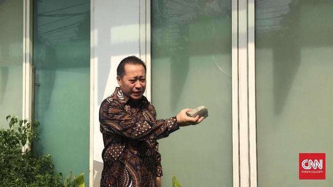 Ratusan orang disiagakan di Kantor DPP PPP untuk mengantisipasi serangan lanjutan dari massa yang diduga merupakan massa dari kubu Romahurmuziy alias Romi.