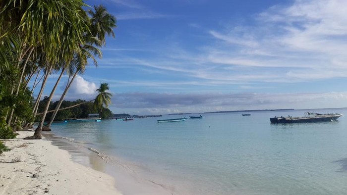 img-title Mengenal Pantai Ngurbloat, Wisata Pantai di Maluku dengan Keindahan yang Memanjakan Mata