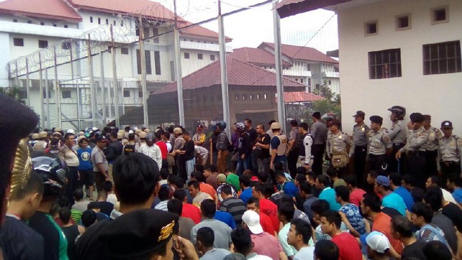 Pada hari raya Nyepi, sebanyak 949 orang narapidana mendapat Remisi Khusus Nyepi.