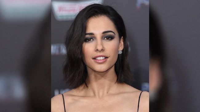 Cuplikan film terbaru 'Charlie's Angels' menampilkan banyak aksi fisik dari Naomi Scott, Kristen Stewart dan Ella Balinska.