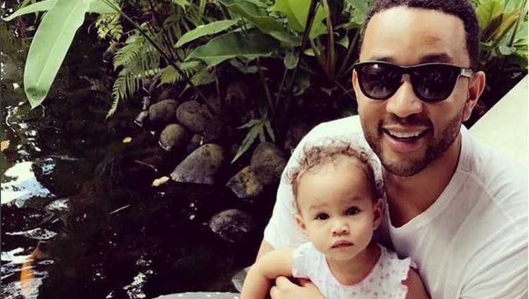 Di mata John Legend, peran seorang ibu lebih sulit ketimbang peran seorang ayah. Bunda setuju?