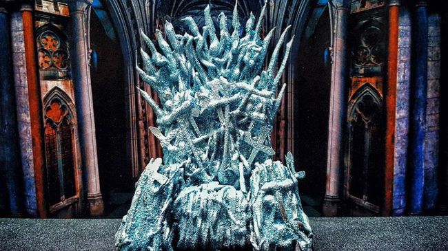 Ben Churchill, koki pastry di Hertfordshire membuat kue yang terinspirasi dari Game of Thrones, seperti Iron Thrones dari adonan cokelat yang bisa dimakan.