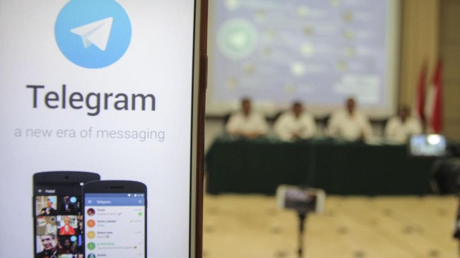 Kominfo memutuskan untuk memblokir situs Telegram karena pertimbangan kemampuan pengiriman informasi lebih banyak yang dimanfaatkan pelaku terorisme.
