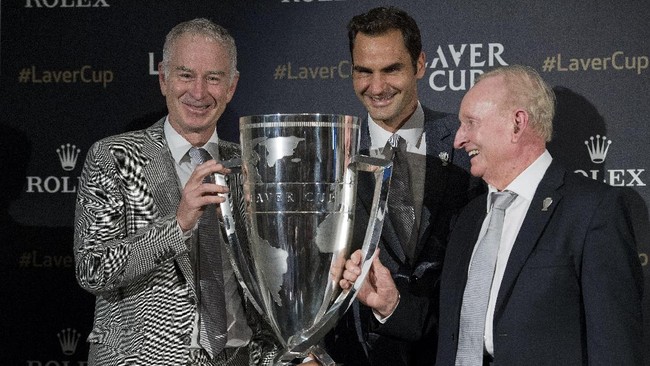 Roger Federer mencatat sejumlah rekor fantastis usai meraih juara Wimbledon 2017. Selain pengoleksi gelar terbanyak, ia petenis tertua yang menjuarai Wimbledon.
