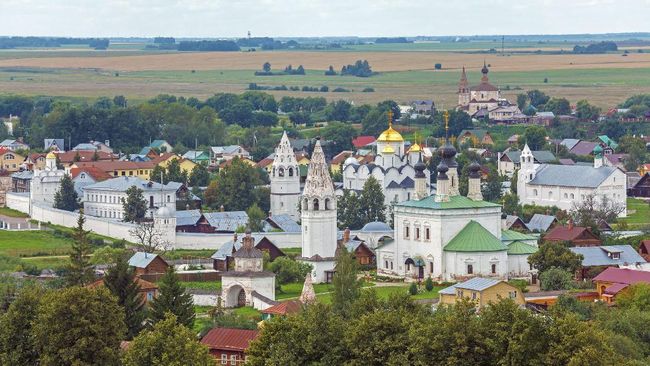 Festival Ketimun di Suzdal, Rusia, menjadi festival tahunan penting untuk merayakan panen ketimun dan menyambut musim panas.