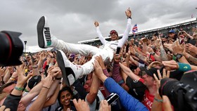 Hamilton Gusur Vettel dari Posisi Puncak Klasemen F1