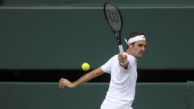 Robert Federer, ayah petenis dunia Roger Federer, mengaku selalu tegang ketika melihat sang anak bertarung di lapangan tenis.