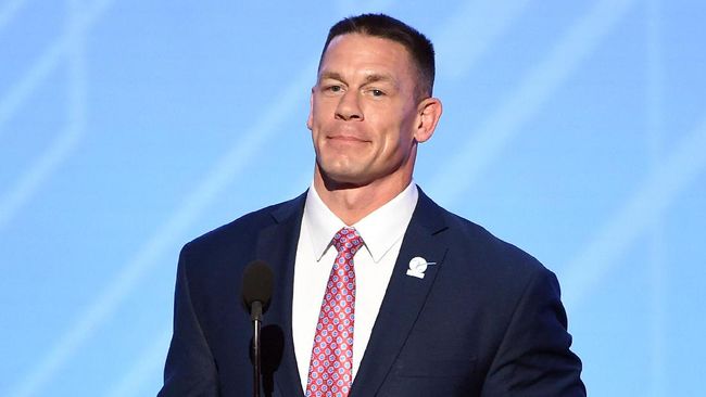 Pegulat John Cena akhirnya mengaku sebagai penggemar boyband Korea BTS alias Army. Ia sebelumnya beberapa kali kedapatan mengunggah foto-foto terkait grup ini.