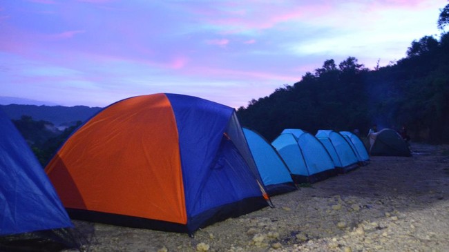 Obyek wisata yang menarik di Pangandaran bukan hanya pantai lho. Kamu bisa ke bukit Pepedan Hills yang sedang hits itu.