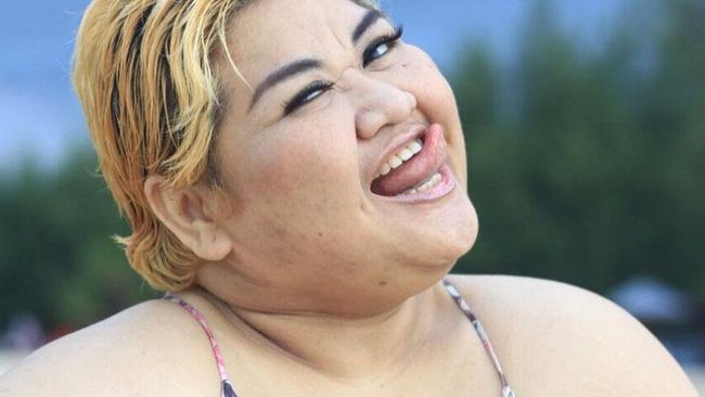 Lama tak menjadi sorotan, Pretty Asmara tertangkap tangan memiliki sabu dan ekstasi. Komedian gempal ini diketahui gemar berpesta lintas klub malam sejak 2008.