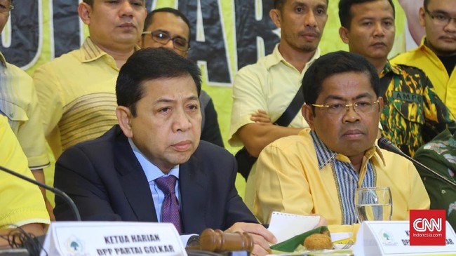 Sejak jadi tersangka kasus e-KTP, Setnov mulai menghilang dari kejaran media. Idrus Marham hingga Fadli Zon dinilai kerap membela tokoh senior Golkar itu.