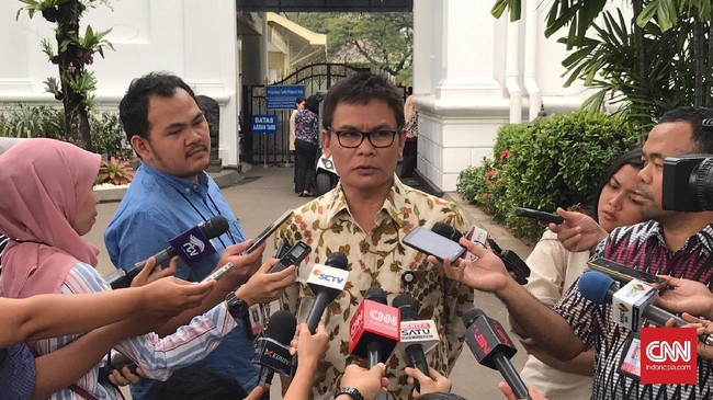 Istana menyebut belum ada jadwal pertemuan antara Presiden Jokowi dengan Amien Rais dan belum mengetahui keberadaan pihak yang akan menjembatani pertemuan itu.