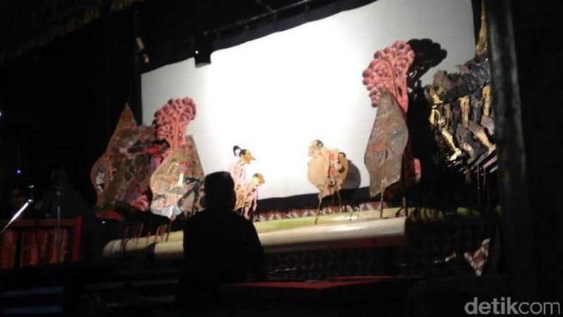Musisi Muda Main Musik Keroncong di Solo Keroncong Festival