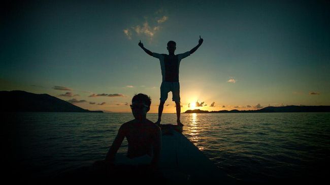 Wacana penerapan wisata halal di Labuan Bajo sempat menimbulkan reaksi penolakan dari berbagai kalangan, karena pariwisata di sana untuk berbagai kalangan.