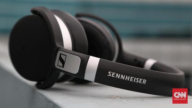 Headphone Sennheiser HD 4.5 BNC bisa digunakan nirkabel dan dilengkapi noise cancelling aktif. Kisaran suara menengah dan bukan untuk pecinta bas.