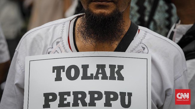 Sejumlah akademisi, tokoh, dan ormas melakukan pertemuan dengan Kemenko Polhukam. Pemerintah meminta masukan untuk menghadapi gugatan HTI di PTUN.