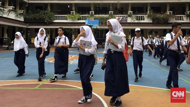 Dua WNI Terjangkit Corona, Kemendikbud Belum Liburkan Siswa Kemendikbud menyatakan belum mengeluarkan imbauan kepada dinas-dinas pendidikan untuk meliburkan siswa pasca-kasus Virus Corona di Depok.