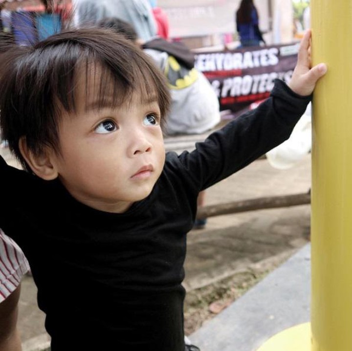 <p>U for Uqkail Fathul Akbar. Paling usil, kadang suka tindih-tindihin saudaranya dan kalau ada yang bobo suka digangguin nih sama Uqail. Uqail kembar identik sama Oxy, jadi sekilas agak susah ngebedain keduanya. (Instagram: @aiueo.greatfamzz)</p>