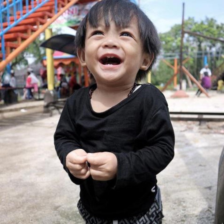 <p>O untuk Oxy Abhitya Akbar. Nggak beda jauh sama U, cuma bedanya lebih manja aja. Mungkin karena O paling bontot kali ya Bun. (Instagram: @aiueo.greatfamzz)</p>