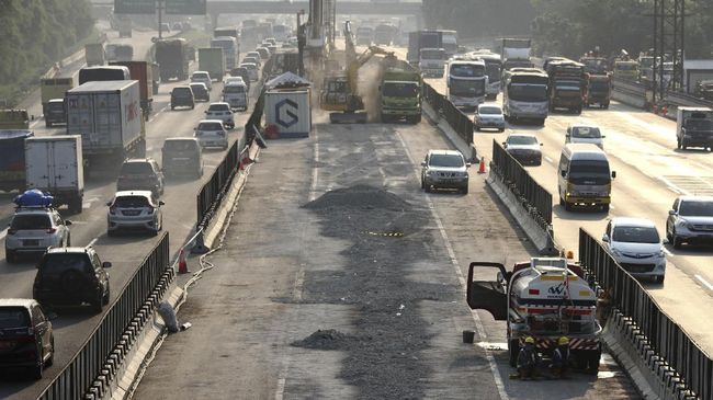 Perbaikan Gerbang Tol Cikunir, Operasi Hanya Satu Gerbang Jasa Marga melalui anak usahanya melakukan perbaikan rigid di lajur kanalisasi eks gerbang Tol Cikunir II.
