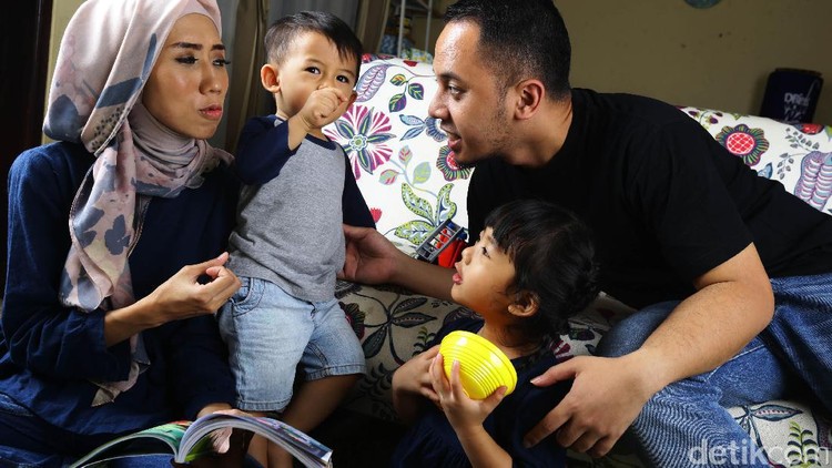 Mungkin kita sering mendengar, 'Tuh lihat Dek, kakak selalu jadi juara kelas'.