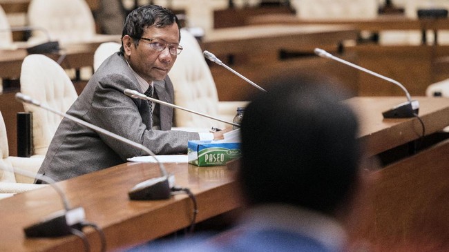 Sekretaris Jenderal PPP Arsul Sani mengatakan nama cawapres alternatif untuk Jokowi berasal dari kalangan Nadhliyin, Muhammadiyah dan Nadhlatul Wathan.