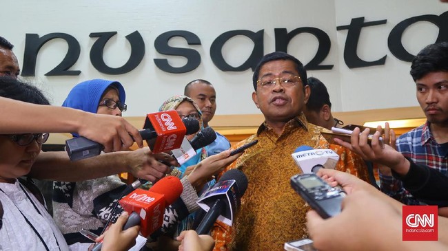 Surat penetapan tersangka dari KPK telah diterima Setya Novanto. Dia menugaskan partainya mengkaji penetapan itu untuk melakukan langkah selanjutnya.