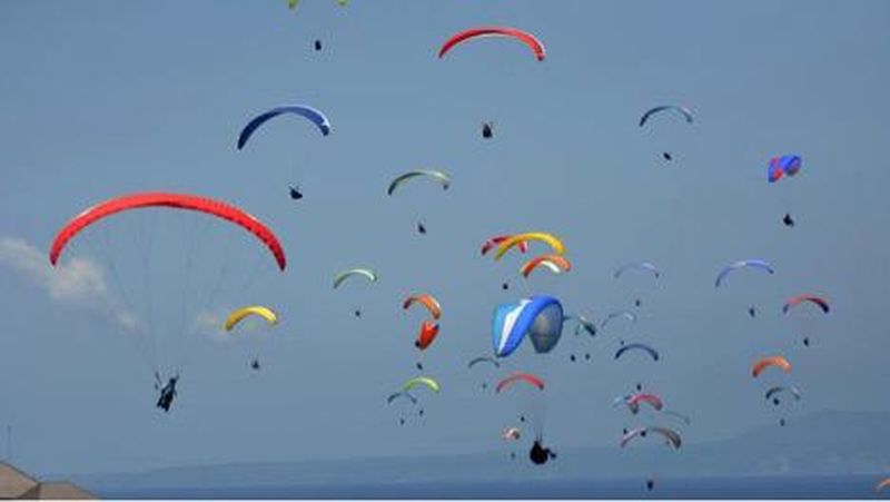 Keindahan bumi Sumbawa Barat, Nusa Tenggara Barat (NTB) akan dieskplorasi atlet paralayang internasional dari udara dalam Mantar Paragliding XC Open 2017.