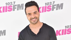 Sukses dengan 'Despacito,' Luis Fonsi Gandeng Demi Lovato