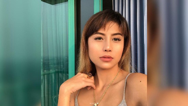 Netizen terhenyak ketika berita meninggalnya Oka Mahendra, CEO Takis sekaligus mantan pacar Awkarin dikabarkan meninggal.
