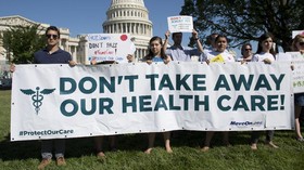 Trump Gagal Cabut Obamacare, Partai Republik Cekcok Internal