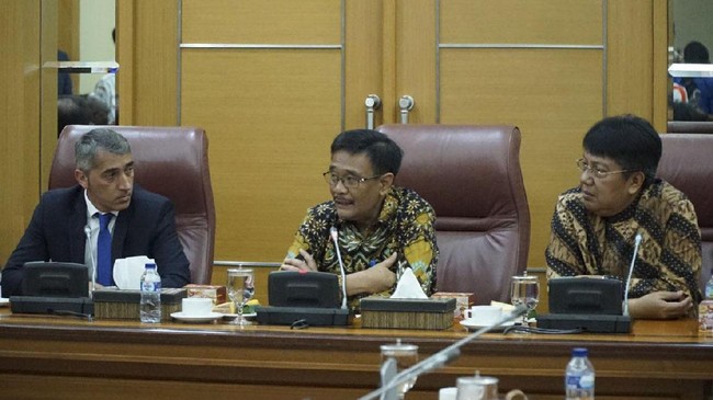 Djarot meminta anggota DPRD DKI Jakarta memikirkan ulang urgensi pendampingan tenaga ahli.