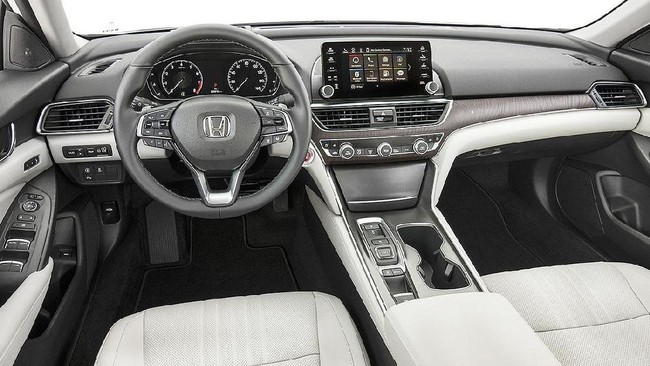 Honda Indonesia menarik 2.522 unit Accord lantara ada masalah pada komponen baterainya.